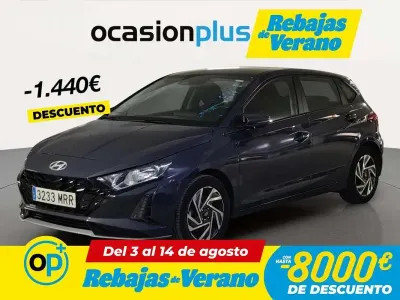 Usado Hyundai i20 101 CV (74 kW) 2024 Gris Utilitario