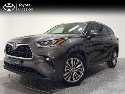 Usado Toyota Highlander Advance 246 CV (180 kW) 2022 Gris / plata SUV