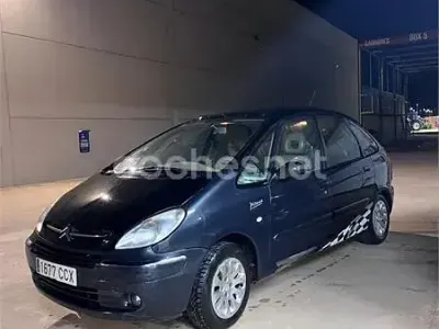 Usado Citroën Xsara Picasso Exclusive 90 CV (66 kW) 2002 Negro Monovolumen