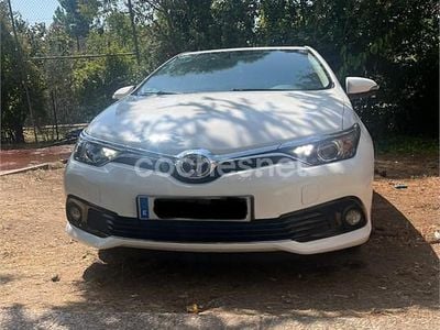 Usado Toyota Auris Active 112 CV (82 kW) 2015 Blanco Berlina