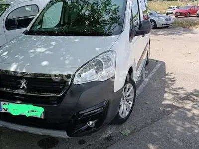 Usado Peugeot Partner Tepee Active 110 CV (80 kW) 2016 Blanco Monovolumen