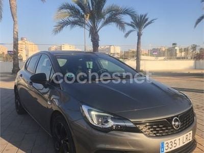 Usado Opel Astra Ultimate 145 CV (106 kW) 2021 Gris / plata Berlina