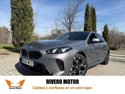 Usado BMW 120 Comfort Edition 163 CV (119 kW) 2025 Gris / plata Utilitario