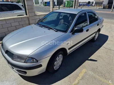 Usado Mitsubishi Carisma 90 CV (66 kW) 2000 Blanco Berlina