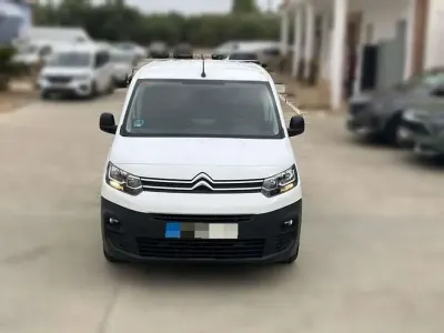 Usado Citroën Berlingo Feel 102 CV (75 kW) 2021 Blanco Monovolumen
