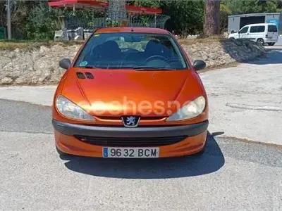 Usado Peugeot 206 75 CV (55 kW) 2001 Naranja Berlina