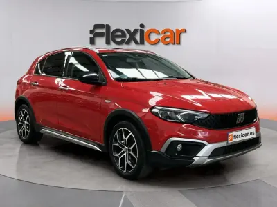 Usado Fiat Tipo Cross 101 CV (74 kW) 2021 Rojo Berlina
