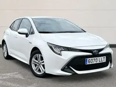 Usado Toyota Corolla Active 122 CV (89 kW) 2020 Blanco Berlina