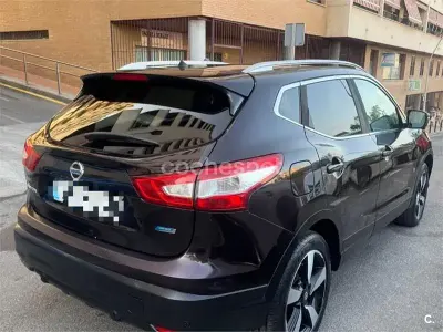 Usado Nissan Qashqai N-Connecta 110 CV (80 kW) 2016 Violeta / lila SUV
