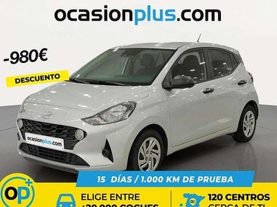 Usado Hyundai i10 67 CV (49 kW) 2022 Plateado Utilitario