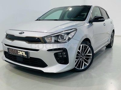 Usado Kia Rio GT-Line 120 CV (88 kW) 2020 Gris / plata Berlina