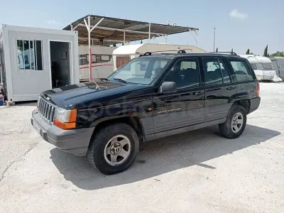 Usado Jeep Cherokee Sport 115 CV (84 kW) 1997 Negro SUV