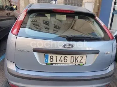 Usado Ford Focus Trend 109 CV (80 kW) 2005 Gris / plata Berlina