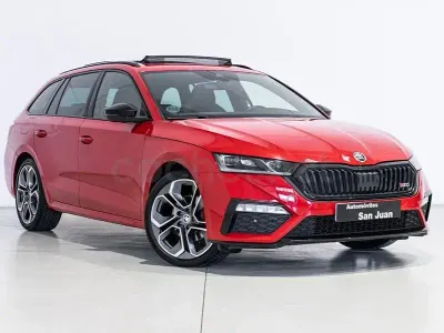 Usado Skoda Octavia RS 245 CV (180 kW) 2022 Rojo Familiar