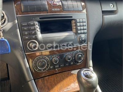Usado Mercedes C220 Elegance 143 CV (105 kW) 2005 Gris / plata Berlina