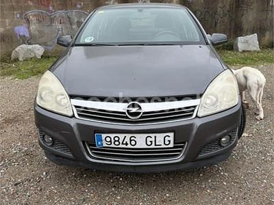 Usado Opel Astra Edition 100 CV (73 kW) 2009 Gris / plata Berlina