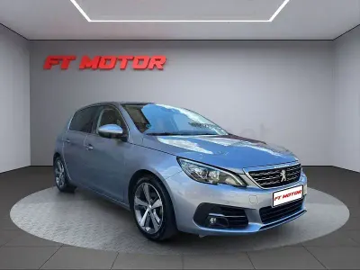 Usado Peugeot 308 Allure 130 CV (95 kW) 2020 Gris / plata Berlina