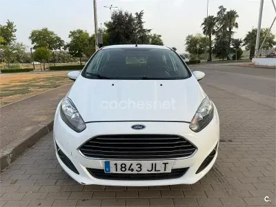 Usado Ford Fiesta Trend 75 CV (55 kW) 2016 Blanco Utilitario