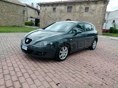 Usado Seat Leon Sport 105 CV (77 kW) 2008 Gris / plata Utilitario