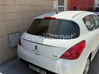 Usado Peugeot 308 Active 120 CV (88 kW) 2012 Blanco Berlina