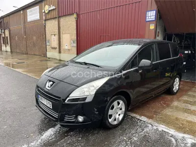 Używany Peugeot 5008 Premium 120 KM (88 kW) 2010 Czarny Minivan