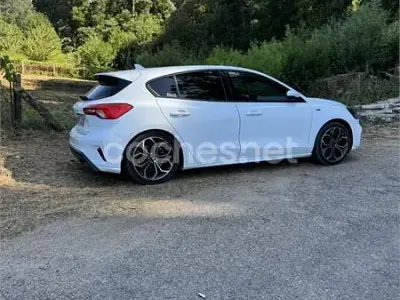 Usado Ford Focus ST-Line 125 CV (91 kW) 2020 Blanco Berlina