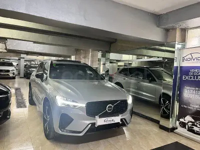 Usado Volvo XC60 Ultimate 197 CV (144 kW) 2022 Gris / plata SUV