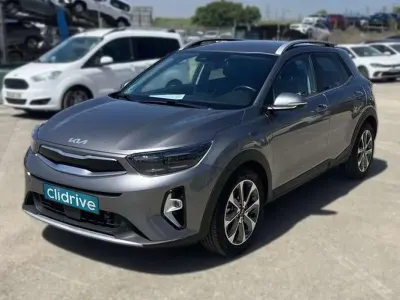 Usado Kia Stonic 101 CV (74 kW) 2023 Gris SUV