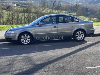 Usado VW Passat Highline 130 CV (95 kW) 2004 Gris / plata Berlina