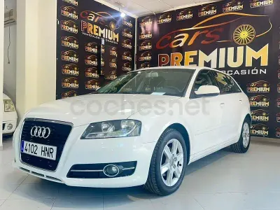 Usado Audi A3 Attraction 105 CV (77 kW) 2013 Blanco Berlina