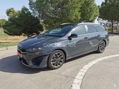 Usado Kia Ceed GT GT-Line 136 CV (100 kW) 2023 Gris / plata Familiar