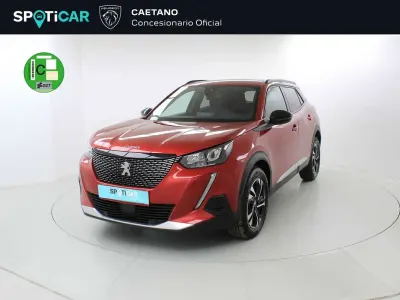 Usado Peugeot 2008 Allure 131 CV (96 kW) 2022 Rojo SUV