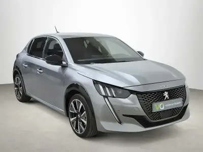 Usado Peugeot 208 GT 101 CV (74 kW) 2024 Gris Utilitario