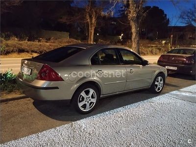 Usado Ford Mondeo Ghia 130 CV (95 kW) 2002 Beige Berlina