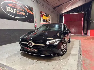 Usado Mercedes CLA200 Shooting Brake 150 CV (110 kW) 2021 Negro Familiar
