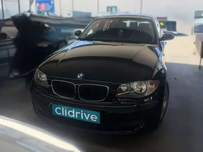 Usado BMW 118 150 CV (110 kW) 2010 Negro Utilitario