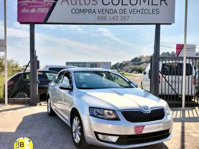 Usado Skoda Octavia Elegance 105 CV (77 kW) 2015 Gris / plata Familiar