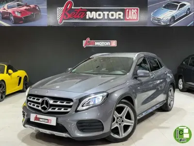 Usado Mercedes GLA180 122 CV (89 kW) 2019 Gris SUV
