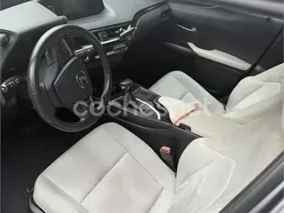 Usado Lexus UX 184 CV (135 kW) 2020 Gris / plata SUV