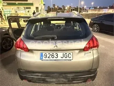 Usado Peugeot 2008 Allure 110 CV (80 kW) 2015 Beige SUV