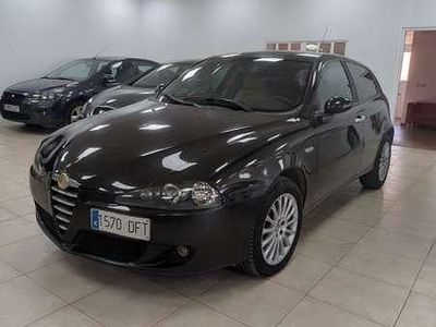 Negro Usado 2005 Alfa Romeo 147 Distinctive Utilitario | 3990 € (Precio justo)