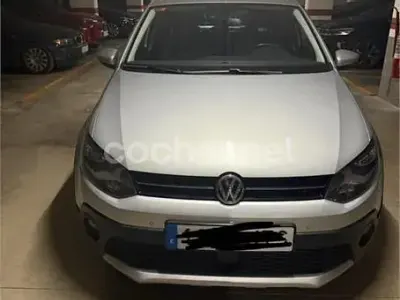 Usado VW Polo Cross 90 CV (66 kW) 2016 Gris / plata Utilitario