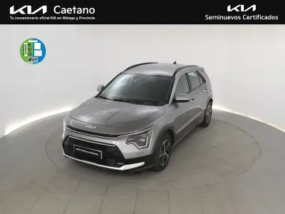 Usado Kia Niro 129 CV (94 kW) 2025 Gris / plata SUV