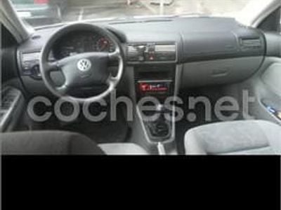 Usado VW Bora Conceptline 90 CV (66 kW) 1999 Gris / plata Berlina