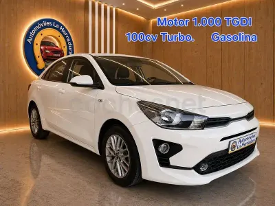 Usado Kia Rio 84 CV (61 kW) 2023 Blanco Berlina