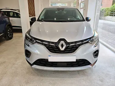 Usado Renault Captur Zen 90 CV (66 kW) 2022 Gris / plata SUV