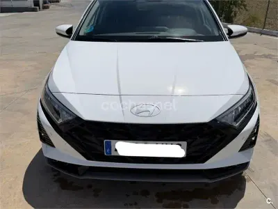Usado Hyundai i20 100 CV (73 kW) 2024 Blanco Utilitario