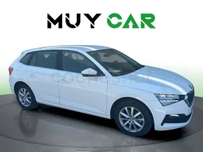 Usado Skoda Scala Ambition 110 CV (80 kW) 2022 Blanco Utilitario