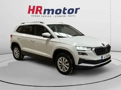 Usado Skoda Karoq Selection 116 CV (85 kW) 2024 Blanco SUV
