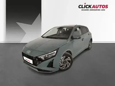Usado Hyundai i20 100 CV (73 kW) 2025 Verde Utilitario